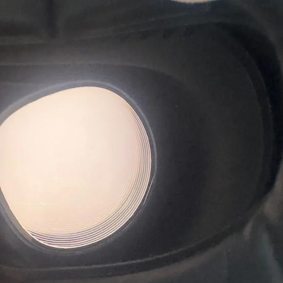 Quest 2 VR Headset - Wireless Virtual Reality Headset Only - Picture 7 of 8